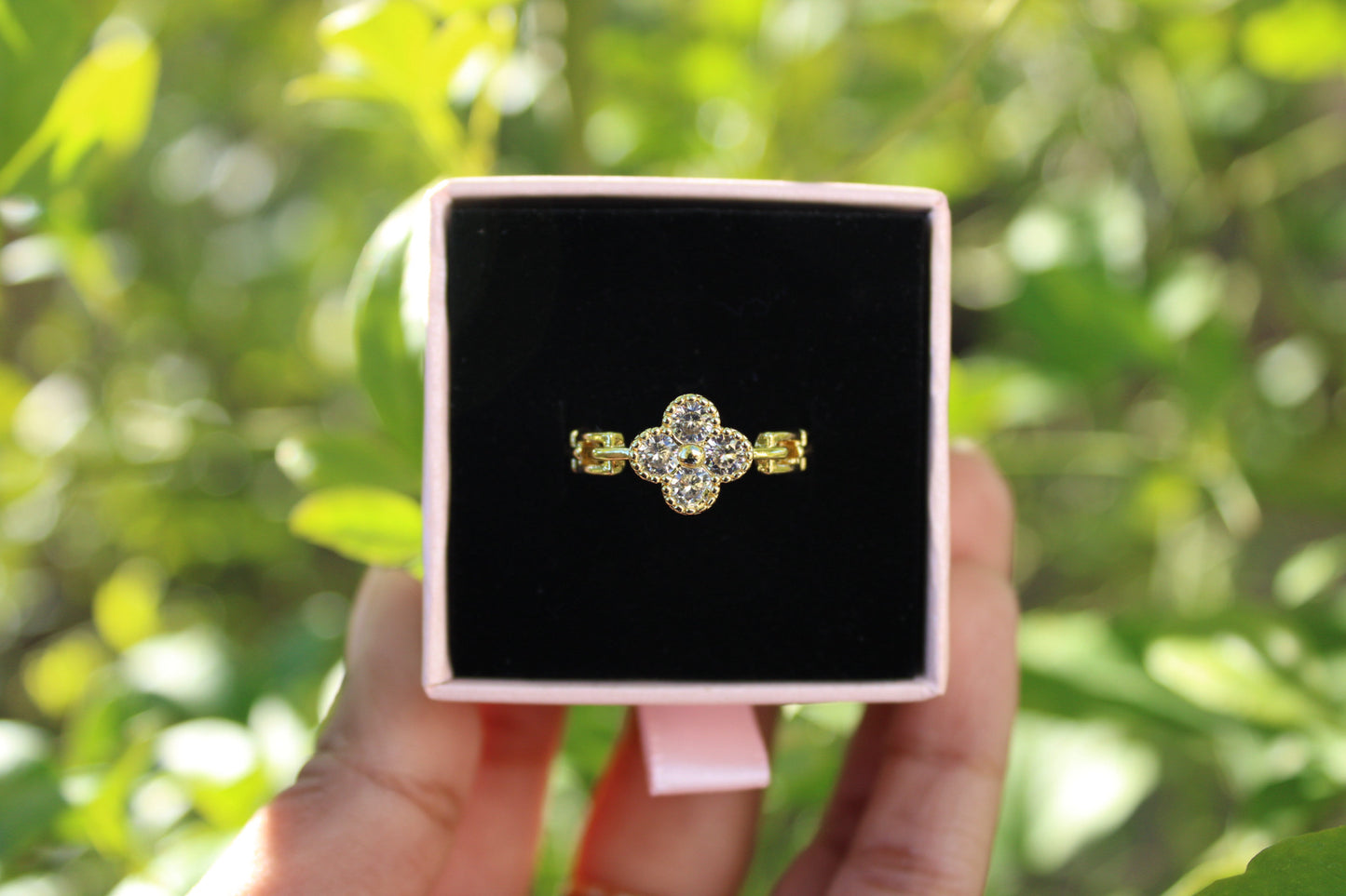 Clear Stone Clover Ring Gold